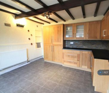 3 bedroom semi-detached house to rent - Photo 6