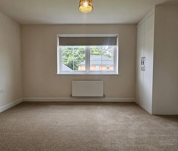 4 bedroom semi-detached house to rent - Photo 4