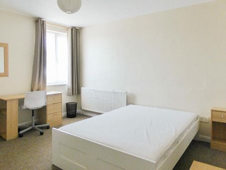 4 bedroom terraced house to rent - Photo 2