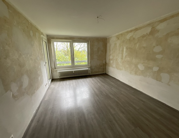 Wir sanieren für Sie! Moderne 2-Zimmer-Balkonwohnung mit neuem Duschbad - Photo 1