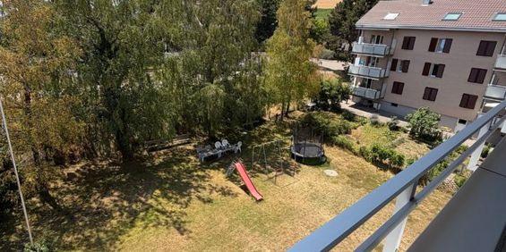 Appartement spacieux, actuellement en cours de rénovation partielle, offrant un cadre de vie agréable avec de beaux espaces - Photo 3