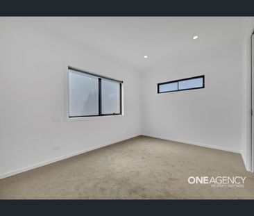 Charming & Low-Maintenance Living in Prime Werribee Location - Photo 2