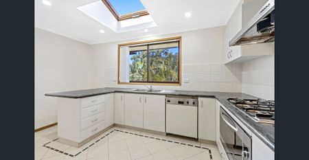 Spacious Family Home! - Photo 2