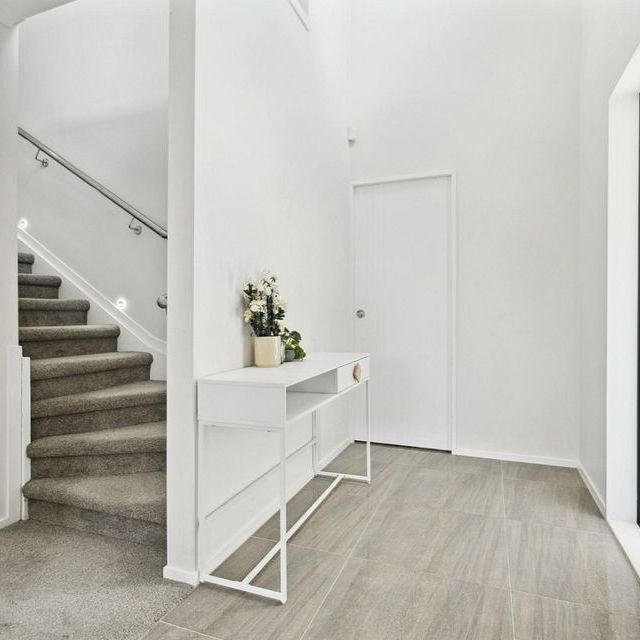 5 bedroom spacious living in papatoetoe - Photo 1