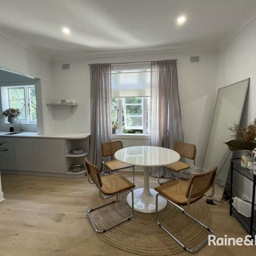 Stylish One-Bedroom + Study/ 2nd Bedroom Apartmnet in Boutique Double Bay Block! - Photo 1