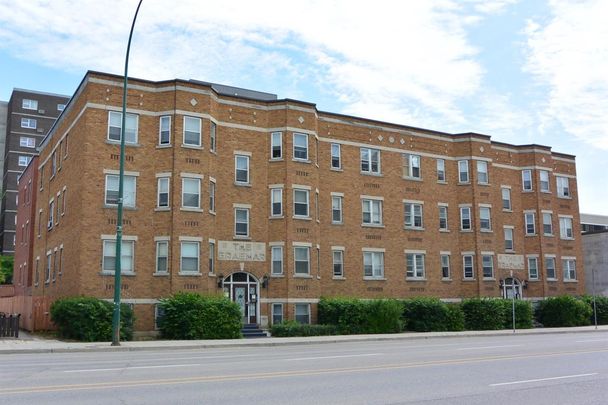 Regina Apartment near Cathedral Area - Photo 1