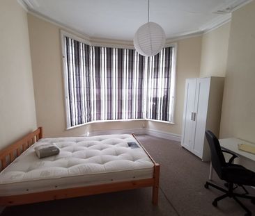 7 Bed Semi-Detached House, Redland, BS6 - Photo 1