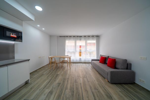 Brand new 2-bed apartment close to central Market Alicante - Photo 1
