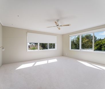TWO STOREY STUNNER IN FRANKSTON - Photo 5