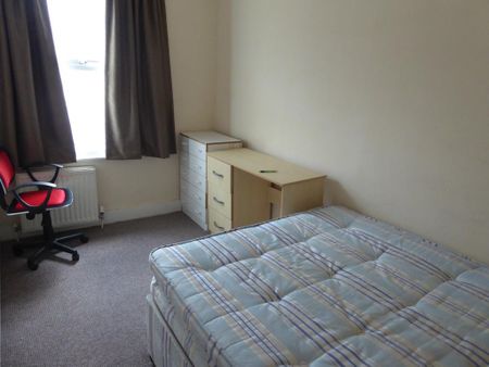 4 bedroom terraced house to rent - Photo 5