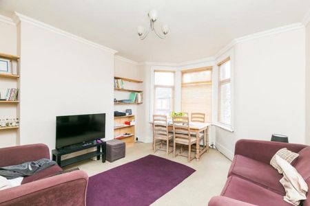 Lovely & Spacious 1 bedroom property with garden near Piccadilly line - Photo 4