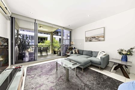 Sleek, contemporary north-facing sanctuary, metres from Mascot hub - Photo 2