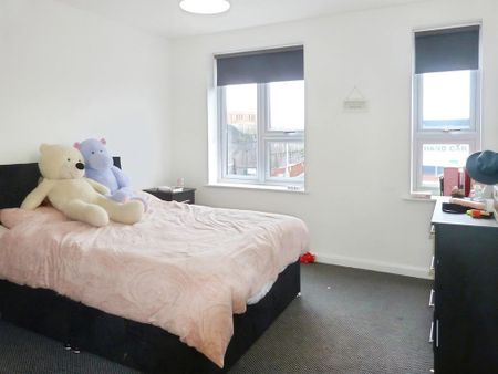 3 bedroom flat to rent - Photo 5