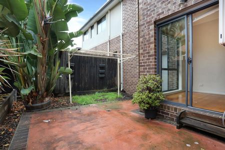 5/21 Waratah Street, West Footscray VIC 3012 - Photo 4