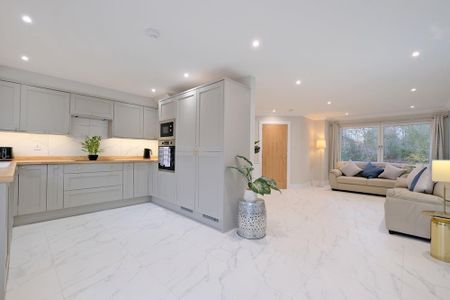 3 bedroom semi-detached house to rent - Photo 3