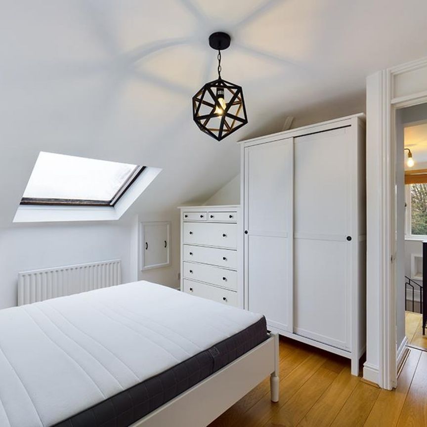 2 bedroom Flat To Let - Photo 1