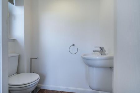 4 bedroom detached house to rent - Photo 3