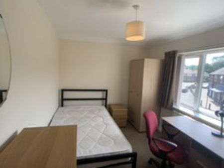 Harington Avenue, Tang Hall - P1616 - Photo 4