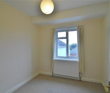 3 bedroom end of terrace house to rent - Photo 2