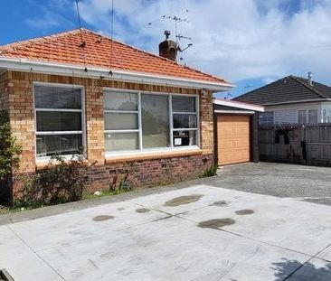 3 Bedroom house Brick and Tile + 1 Bathroom - Photo 4