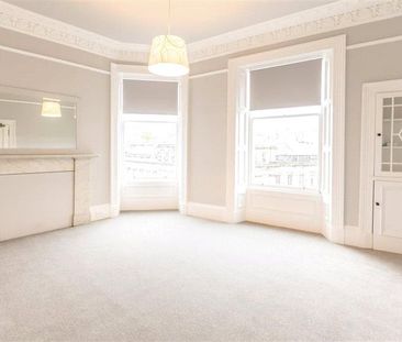 4 bedroom flat to rent - Photo 2