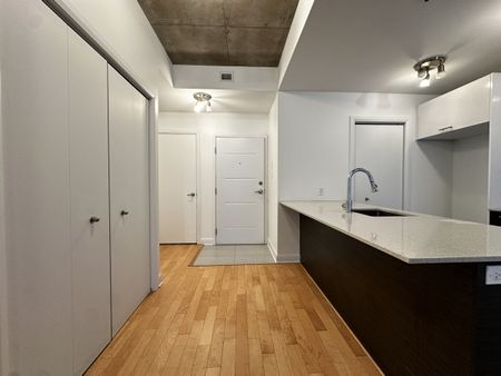 Studio de style industriel contemporain disponible dès maintenant - Photo 5