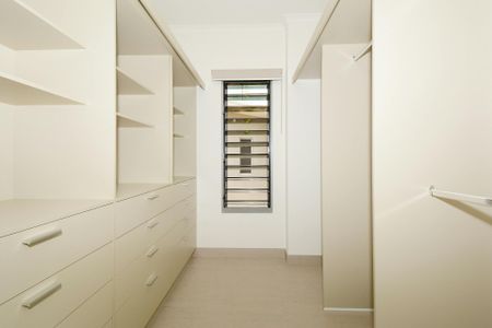 SUPER SPACEY TOWNHOUSE - Photo 2