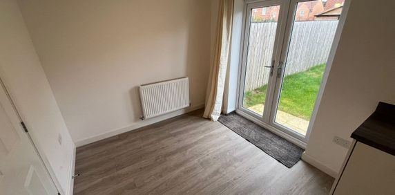 3 bedroom semi-detached house to rent - Photo 2