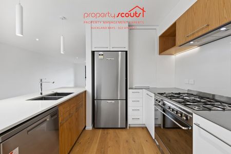 Modern 4-Bedroom Townhouse in Prime Grammar Zone Location - Photo 2