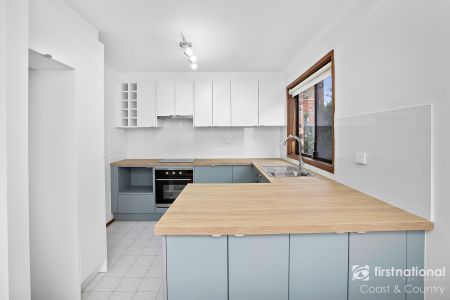 Renovated 2 Bedroom Townhouse in Prime Location - Photo 4