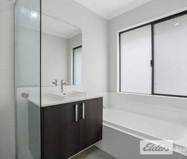 MODERN FAMILY LIVING - Photo 3