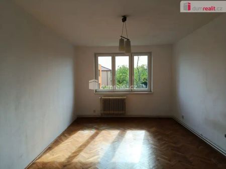 Hezký byt 4+1 po částečné rekonstrukci, Zbuzany u Prahy - Fotografie 4