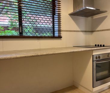 Fantastic location/new interior/secure - Photo 5