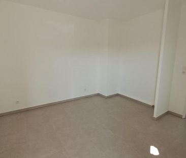 Location Appartement 2 pièces 44m² SALON DE PROVENCE 13300 - Photo 4