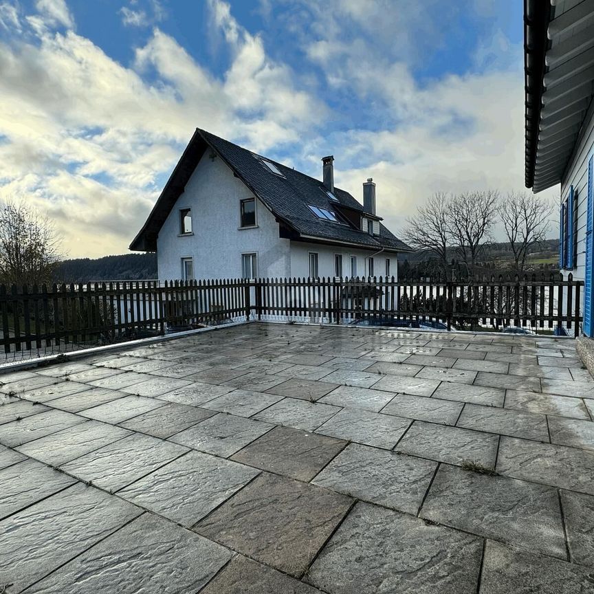 SPACIEUX AVEC JARDIN AU BORD DU LAC - Photo 1