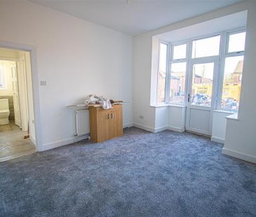 3 bedroom end of terrace house to rent - Photo 3