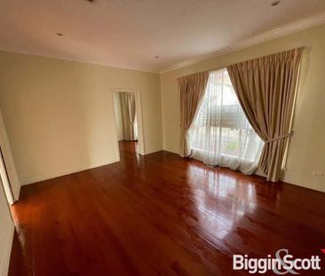 Outstanding Family Home in Burwood - Photo 3