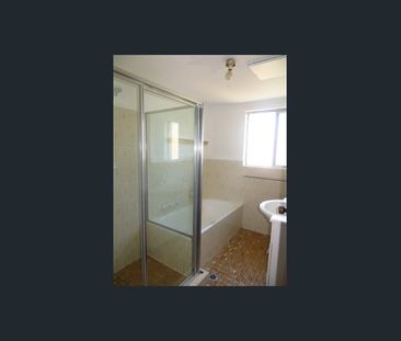 Freshly Renovated 2-Bedroom Apartment in Prime Location - Photo 3