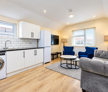 4 bedroom flat to rent - Photo 1