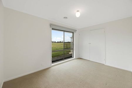 5 Bedroom, 2 Living areas - 850 metres Railway Station - Photo 4
