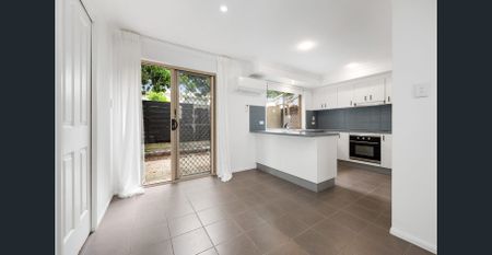 Spacious Renovated Townhome - Photo 5