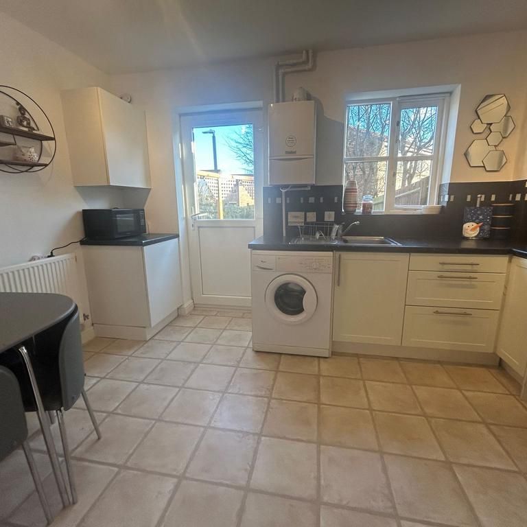 2 bedroom semi-detached house to rent - Photo 1