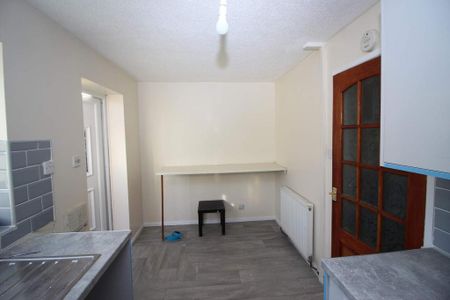 2 bedroom semi-detached house to rent - Photo 2