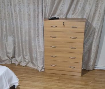 1 bedroom in a flat share to rent - Photo 1