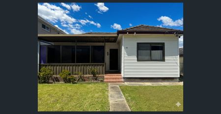 3 Generous Bedroom Home in a Quiet Canley Height Location - Photo 5