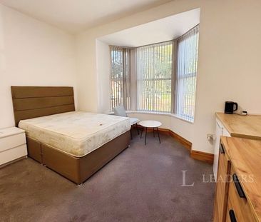 1 bedroom room to rent Walmersley Road, Bury, BL9 - Photo 1