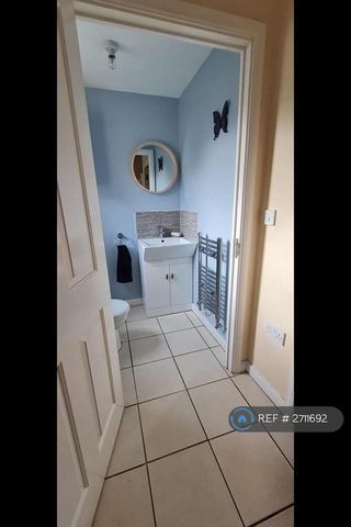 3 bedroom terraced house to rent - Photo 4