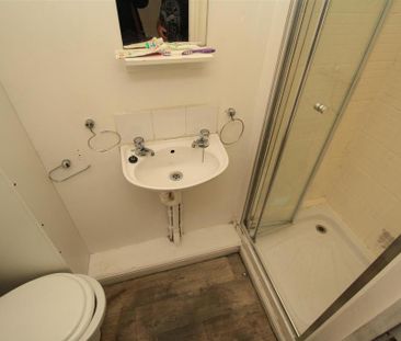 1 bedroom in a house share to rent - Photo 6