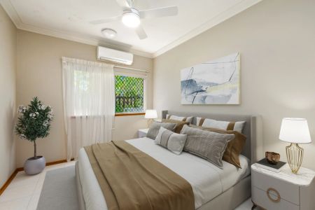 Furnished ground floor apartment, two streets from beach. - Photo 2