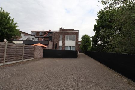 Een gerenoveerd appartement op de eerste verdieping achteraan met autostaanplaats - Foto 5